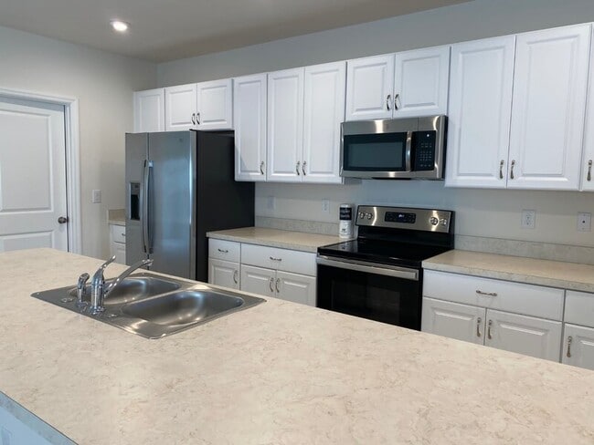 Photo - 137 Hamlet Lp House