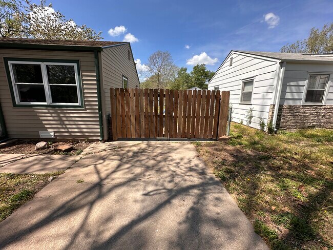 Foto del edificio - 345 Turkle Ave