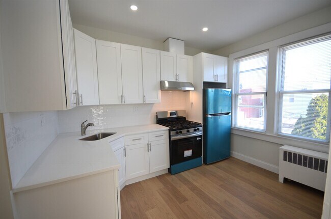 Foto del edificio - 376 Van Nostrand Ave
