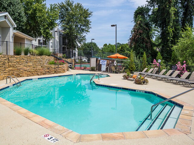 Landmark At Pine Court Apartment Homes Rentals Columbia