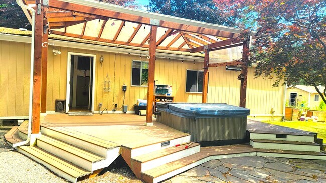 Building Photo - 1848 SW Cozy Ln