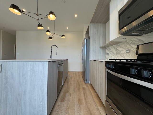 Foto del edificio - 4177 W Belmont Ave