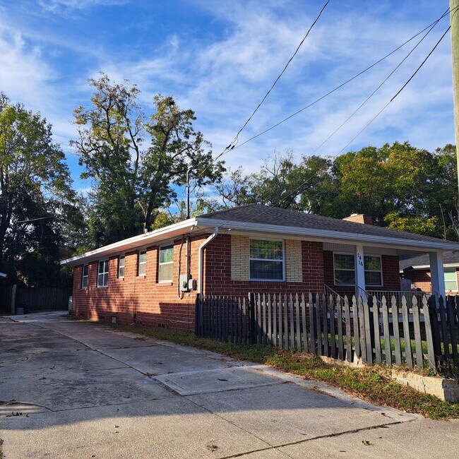Building Photo - 1416 W 13th St