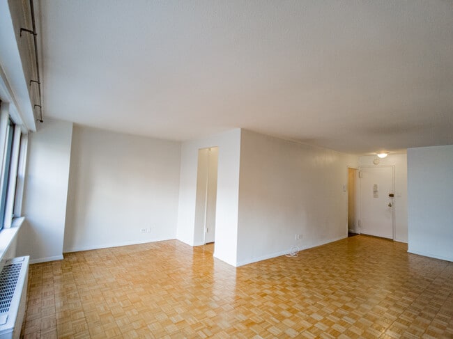Living Room - 520 E 81st St