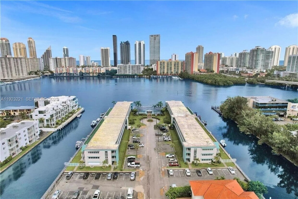 Primary Photo - 3922 NE 166th St