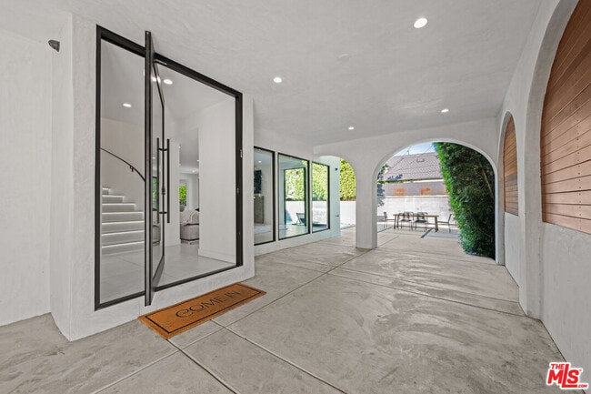 Building Photo - 201 S Bedford Dr