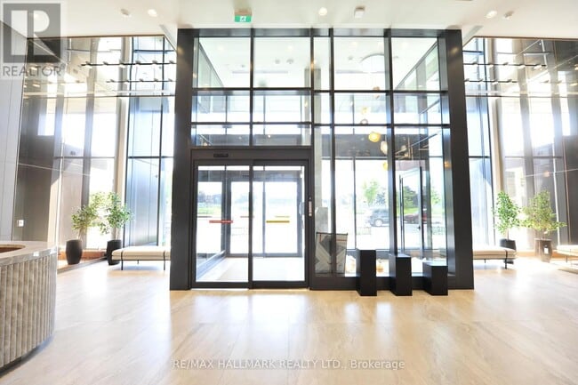 Photo du bâtiment - 1100-1100 Sheppard Ave W