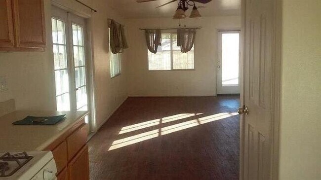 Building Photo - 3 bedroom in Victorville CA 92394