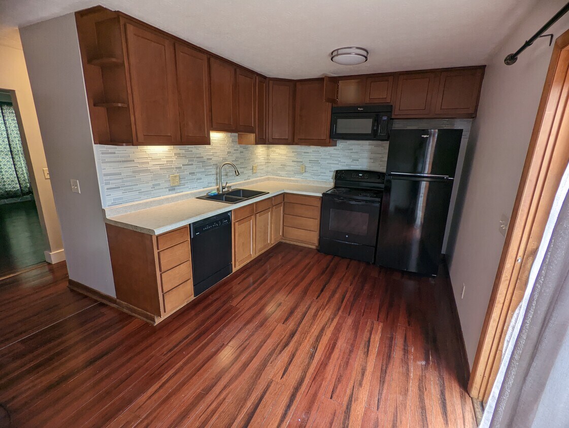 1896 Willoway Cir S, Columbus, OH 43220 Townhome Rentals in Columbus