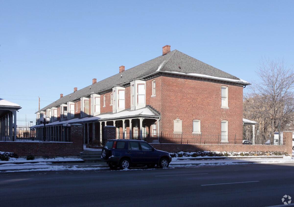 Building Photo - 1440 N Illinois St
