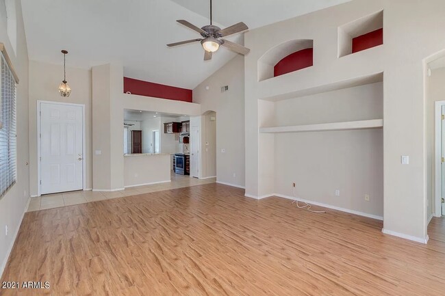 Building Photo - 1331 W Armstrong Way