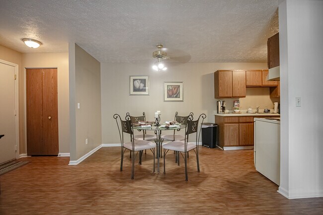 Springbrook - Comedor - Homestead Apartments