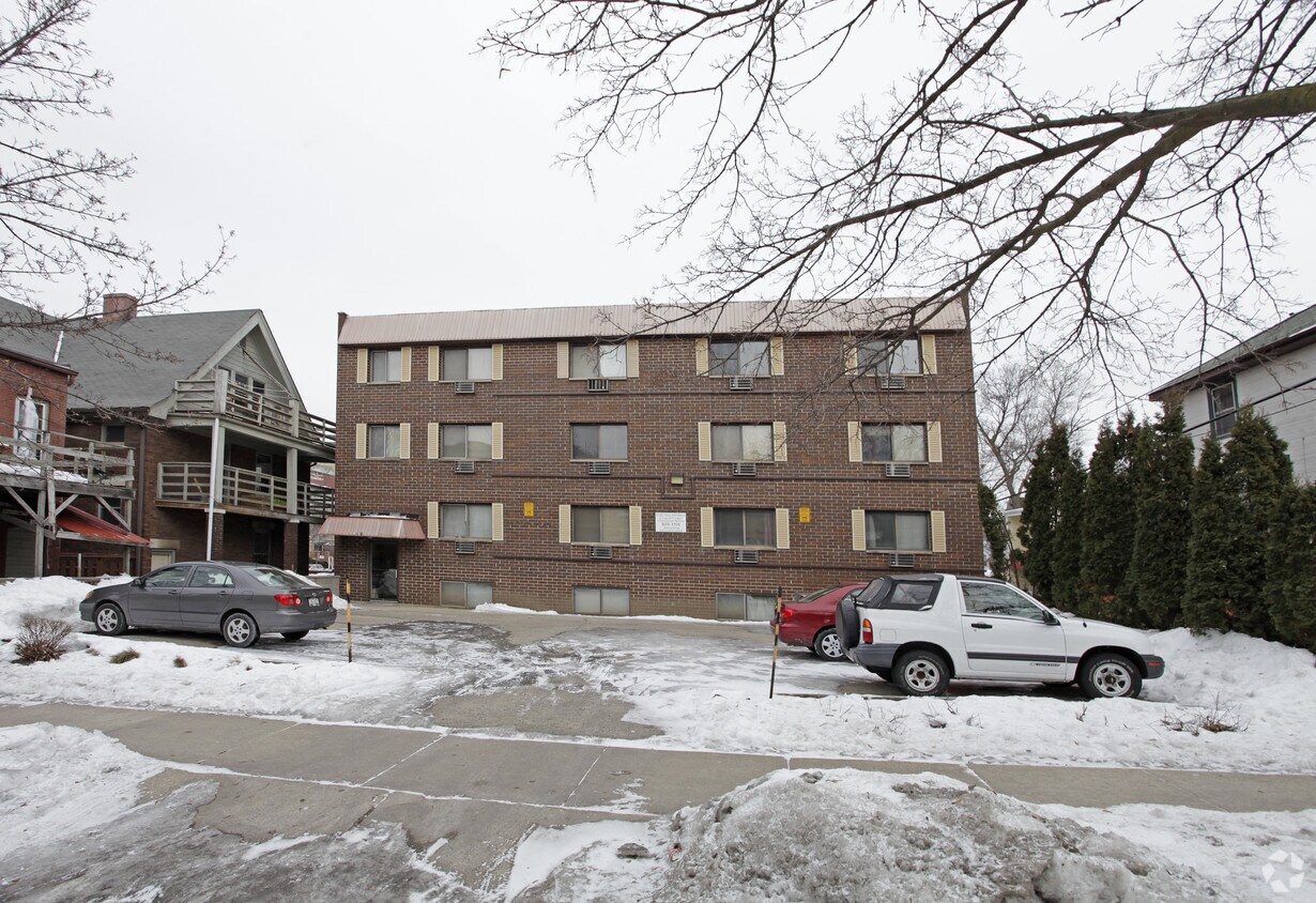 Building Photo - 111 Bassett St