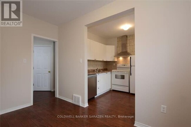 Building Photo - 125 Arthur St