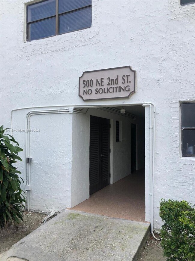 Foto del edificio - 500 NE 2nd St