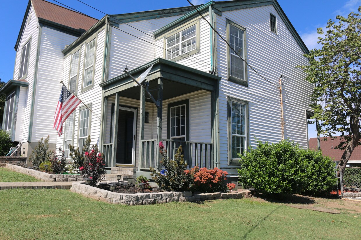 Primary Photo - Nesbitt Ln