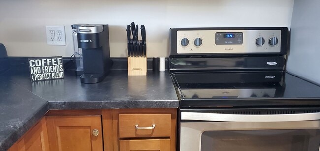 Building Photo - ? Pet Friendly Home ? Fenced in Yard ? Renovated ?