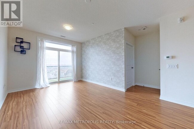 Photo du bâtiment - 7325 Markham Rd