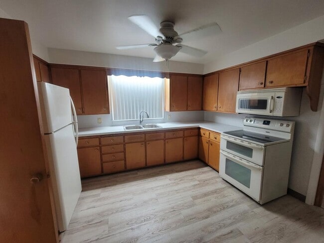Building Photo - 2232 Thistlewood Dr