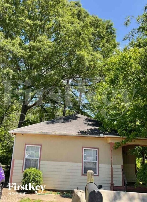 Primary Photo - 132 Brownlee Rd SW