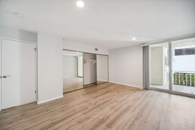 Interior Photo - 170 North Crescent Street