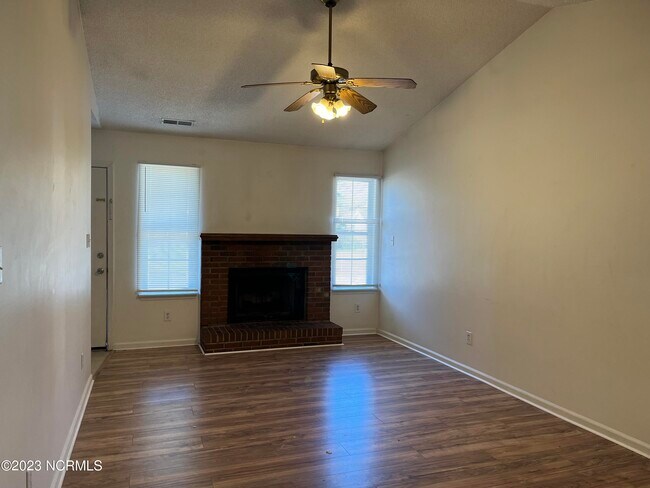Foto del edificio - 105 Glenside Ct