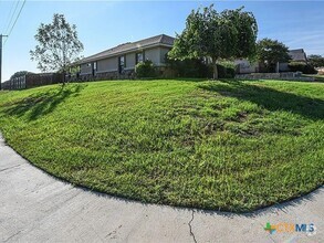 Building Photo - 4910 Bronze Dr