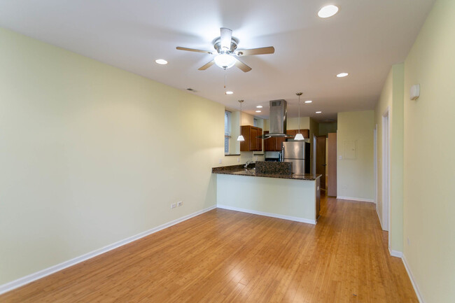 Foto del edificio - 1546 N Mohawk St