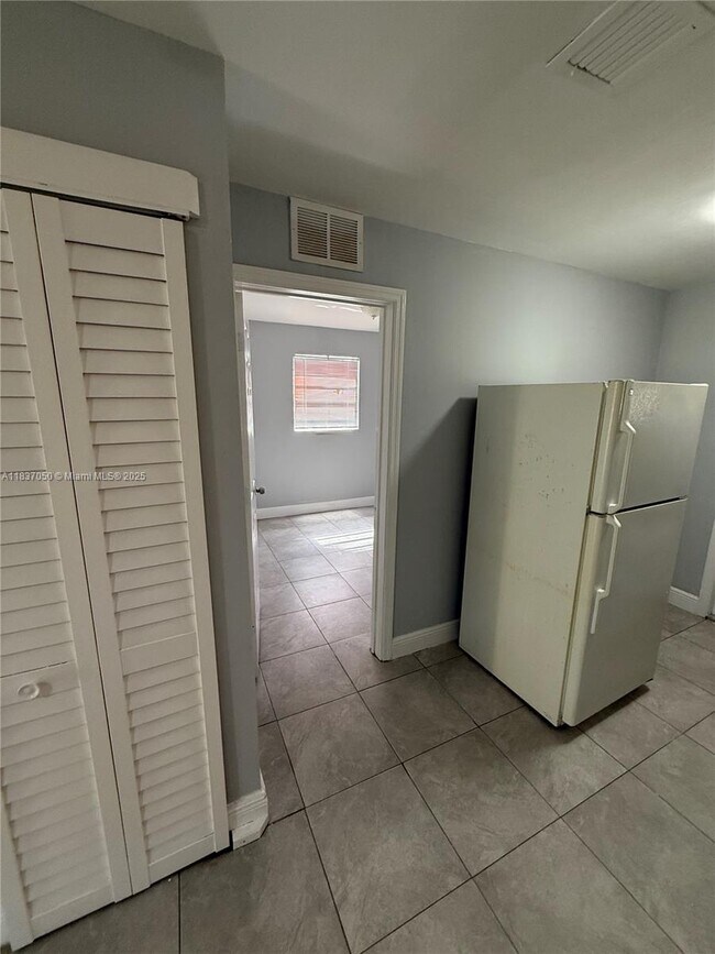 Foto del edificio - 4680 SW 33rd Ave
