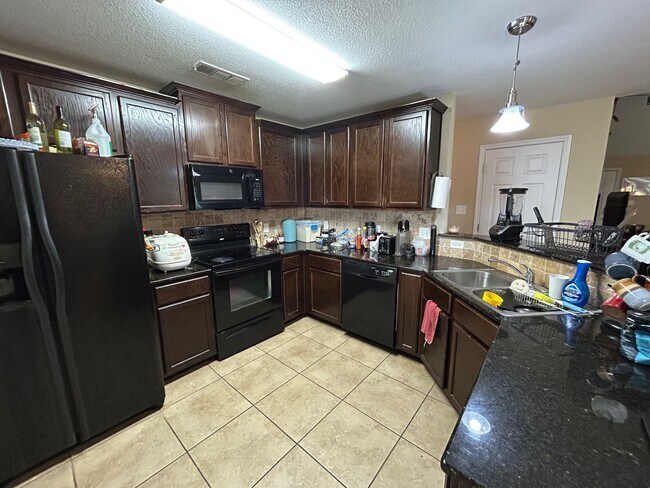 Building Photo - 2502 Horse Shoe Dr