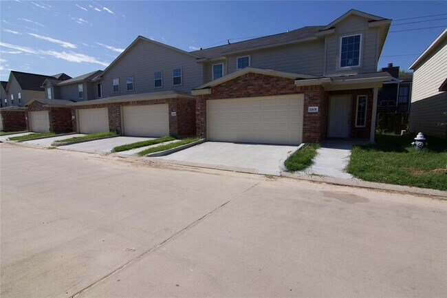 Foto del edificio - 12039 Clifton Oaks Dr