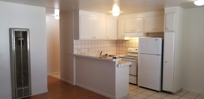 Building Photo - 39112 Sundale Dr