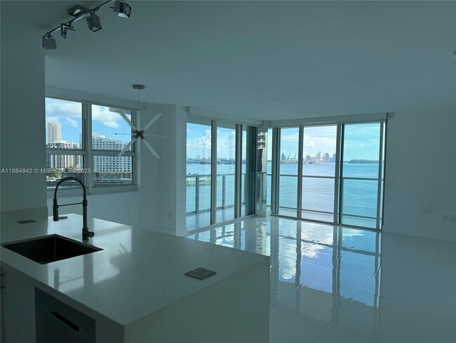 Foto del edificio - 1155 Brickell Bay Dr