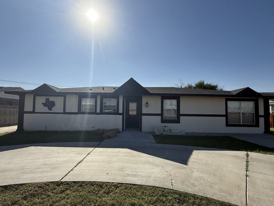 Foto principal - 3403 Thomas Ave