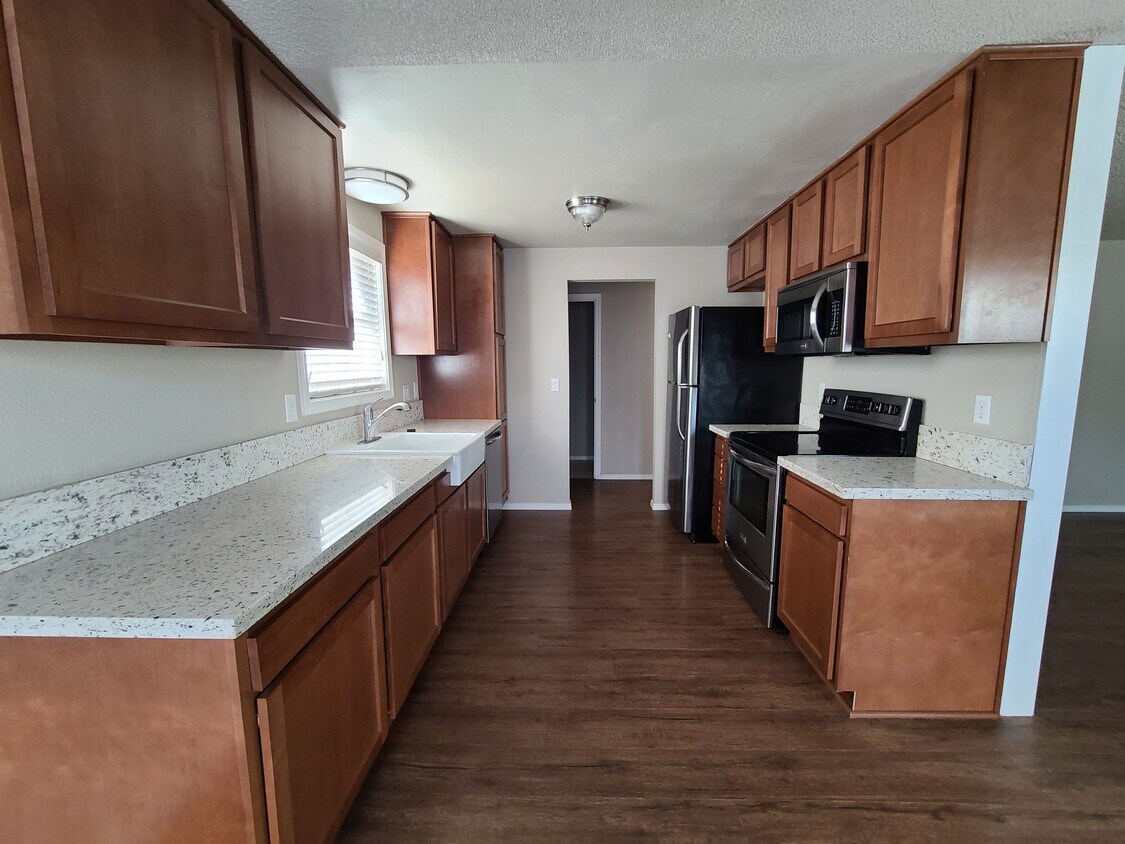 Photo - 22630 NE Schuyler St (Fairview, OR)