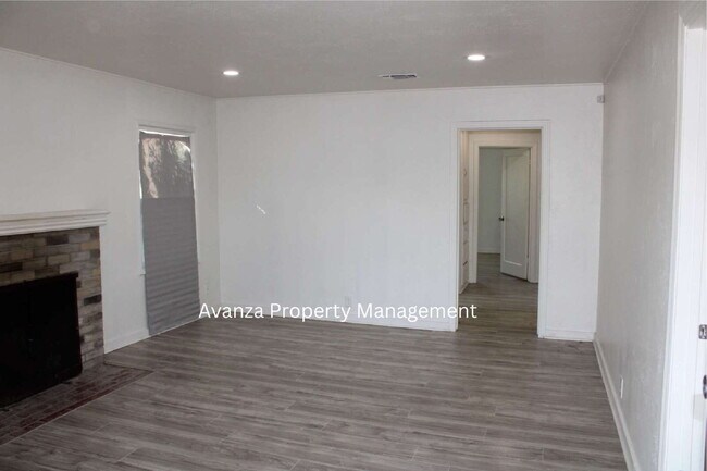 Foto del edificio - Fresno Mayfair District - 4 Bedroom Home  1 Year Lease