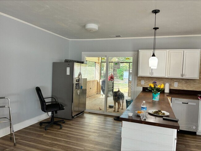 Foto del edificio - 1852 Hopkins Dr