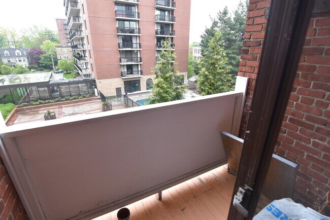 Foto del edificio - 46 Longwood Ave