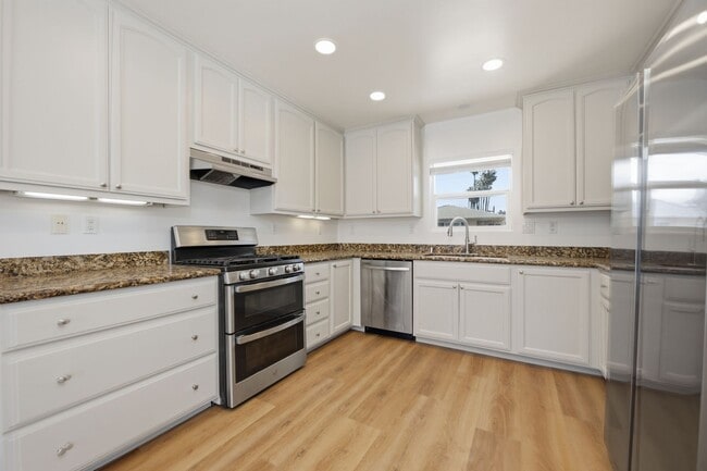 Foto del edificio - Spacious private backyard!