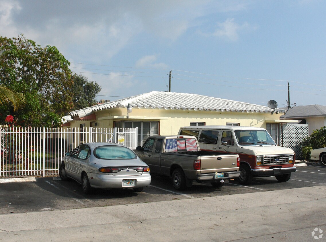 Building Photo - 1833 Lincoln St