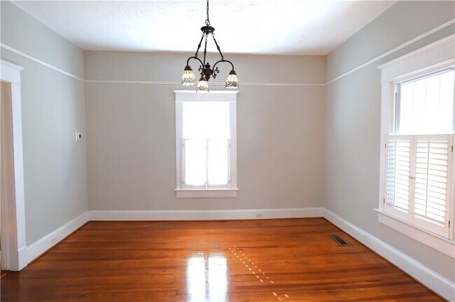 Building Photo - 217 Mountain View St