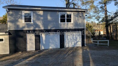 Building Photo - 906 White Pine Dr