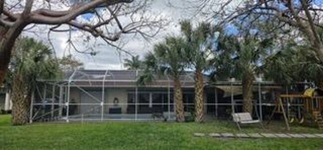 Building Photo - 4705 Holly Dr