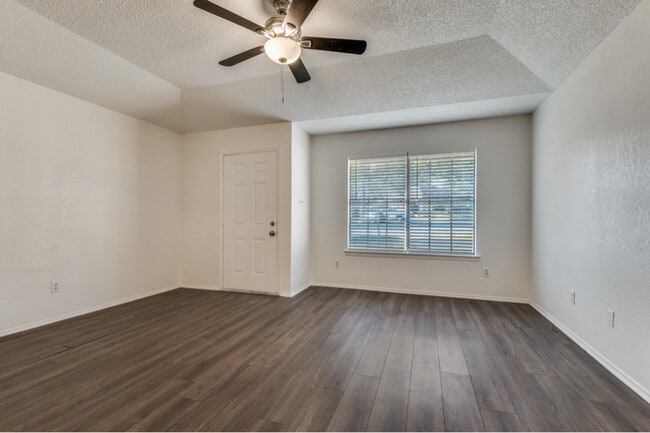 Building Photo - 1803 Cousins Ct