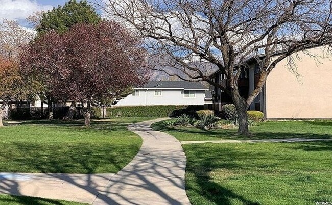 Building Photo - 175 Garden Park Dr