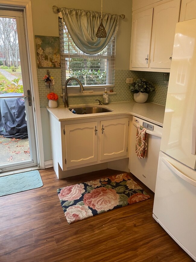 Foto del edificio - 76F Dorchester Dr