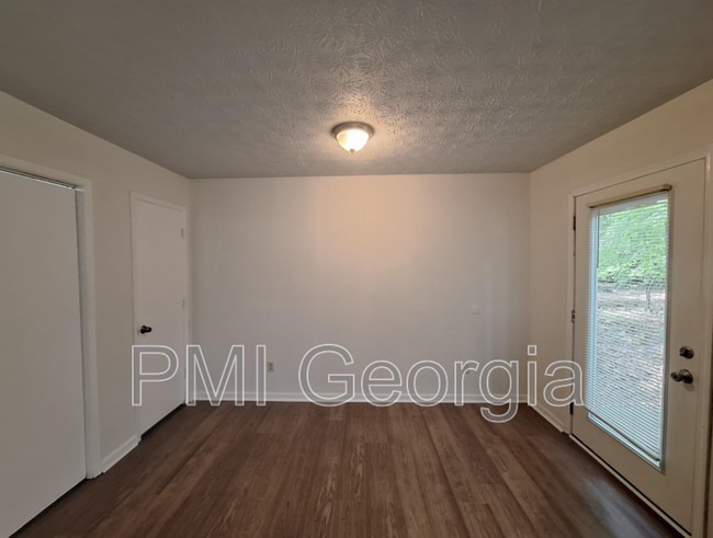 Building Photo - 6562 Carriage Ln