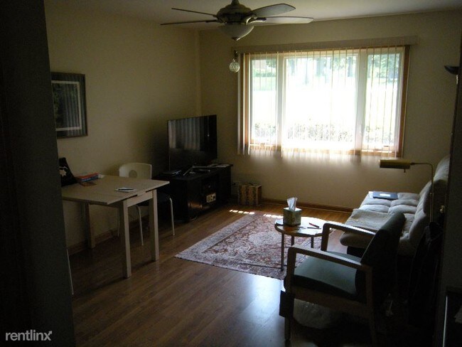 Building Photo - 1 br, 1 bath Apartment - 1801 S. Meyers Rd