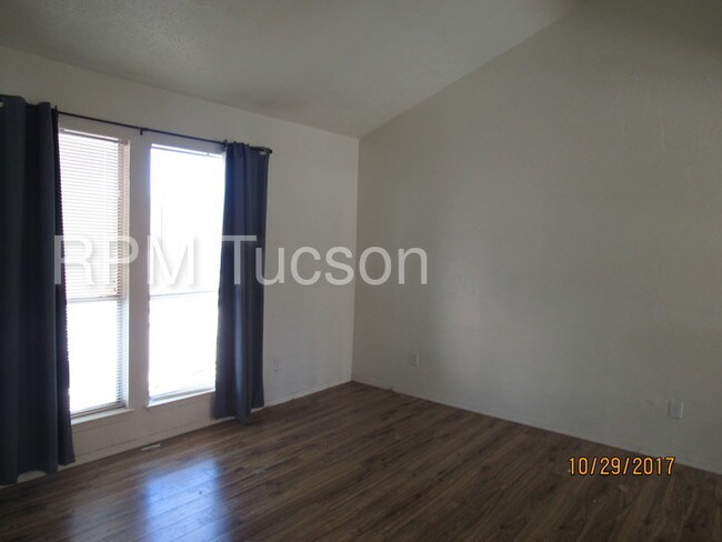 Foto del edificio - 1620 N Wilmot Rd