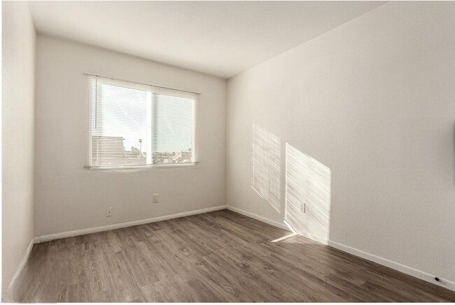 Building Photo - 4523 E Wood St